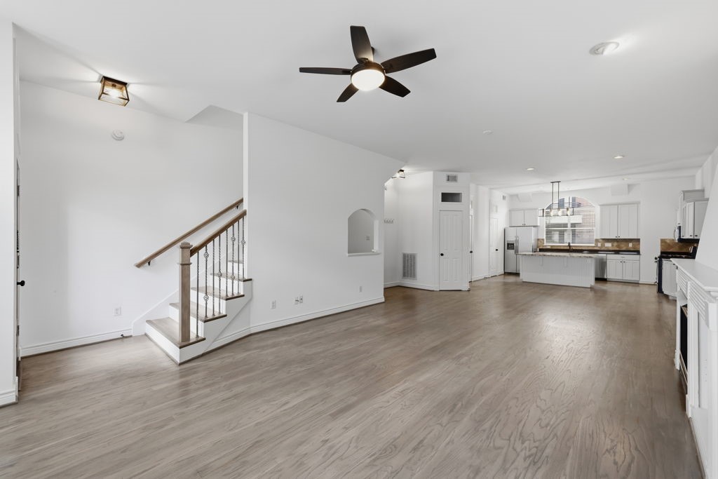 110 E Detering Street Property Photo 5