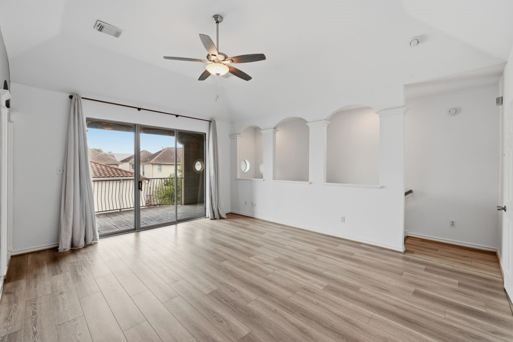 110 E Detering Street Property Photo 10
