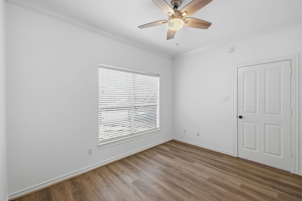 110 E Detering Street Property Photo 14
