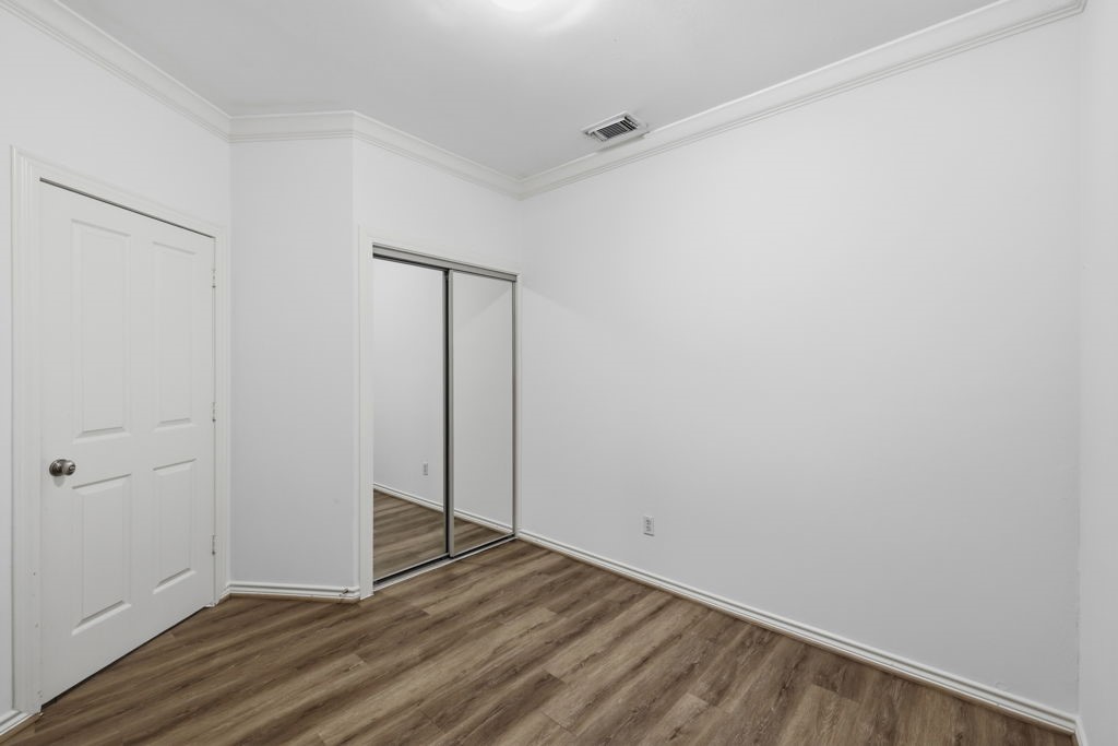110 E Detering Street Property Photo 15