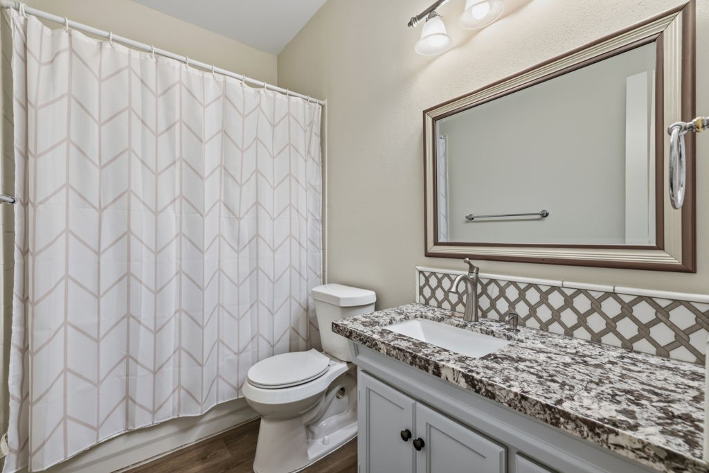110 E Detering Street Property Photo 16