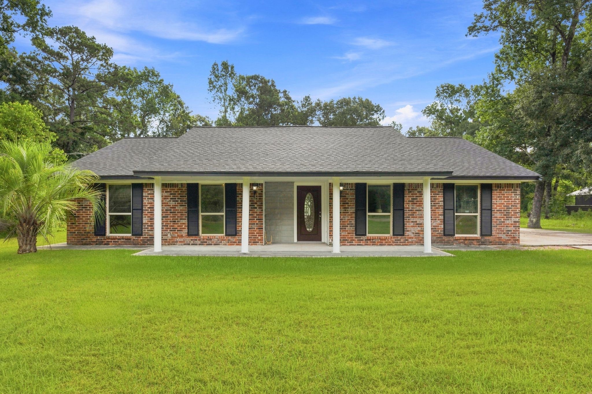 18813 Woodridge Drive Property Photo 1