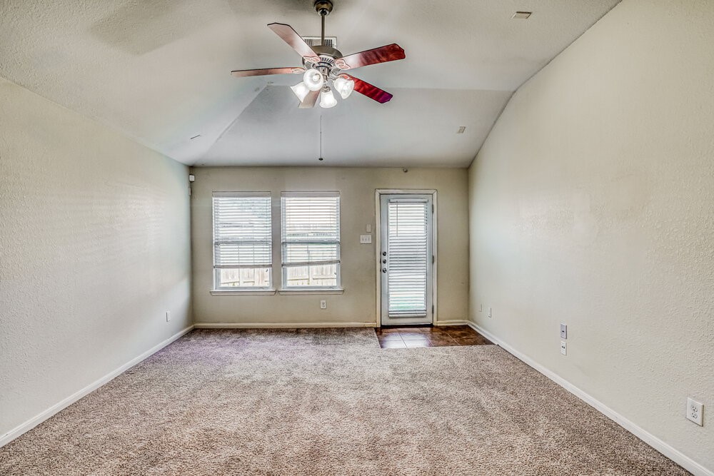 2219 Diamond Crest Drive Property Photo 3