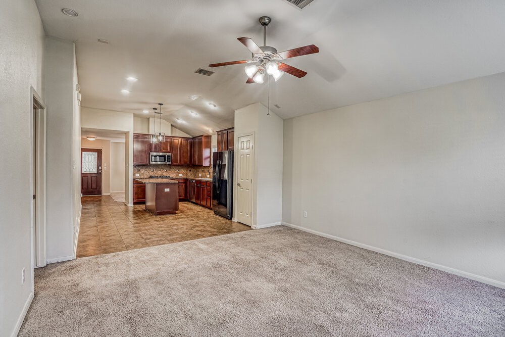 2219 Diamond Crest Drive Property Photo 4