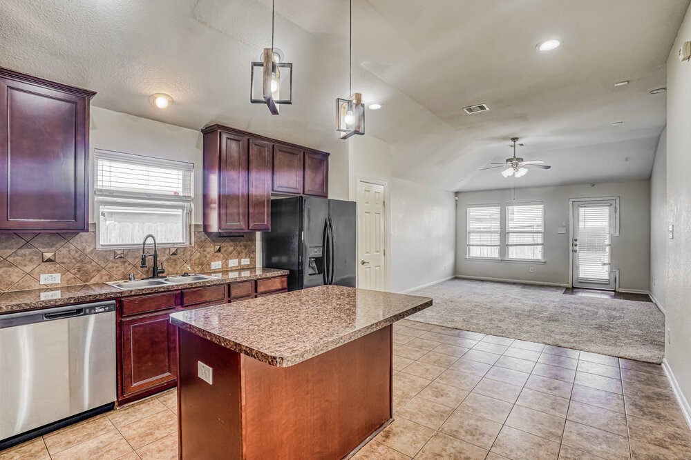 2219 Diamond Crest Drive Property Photo 6