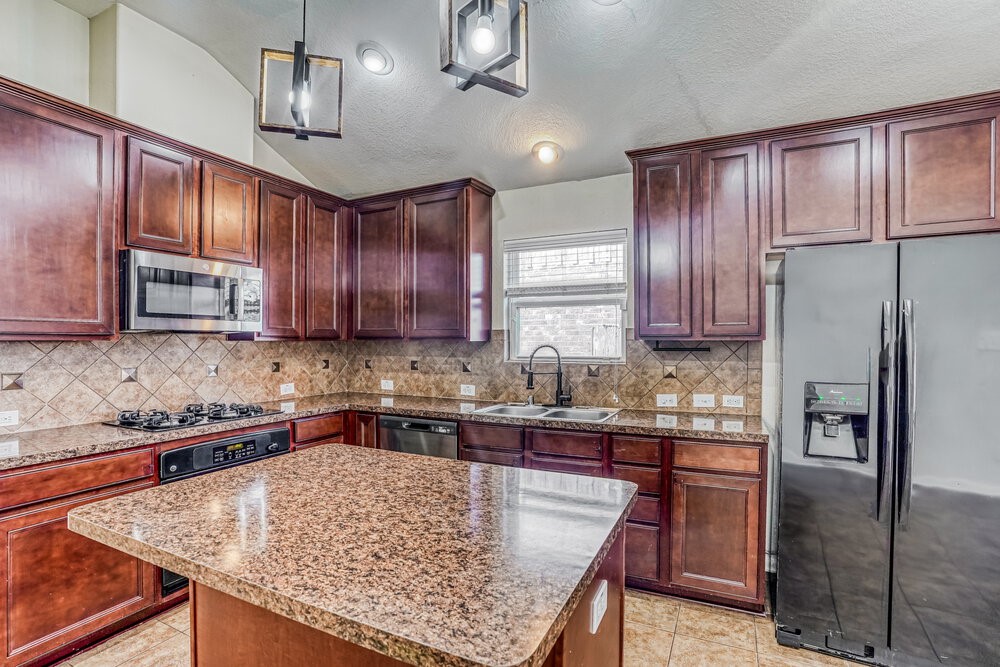 2219 Diamond Crest Drive Property Photo 7