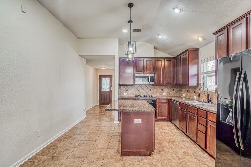 2219 Diamond Crest Drive Property Photo 8