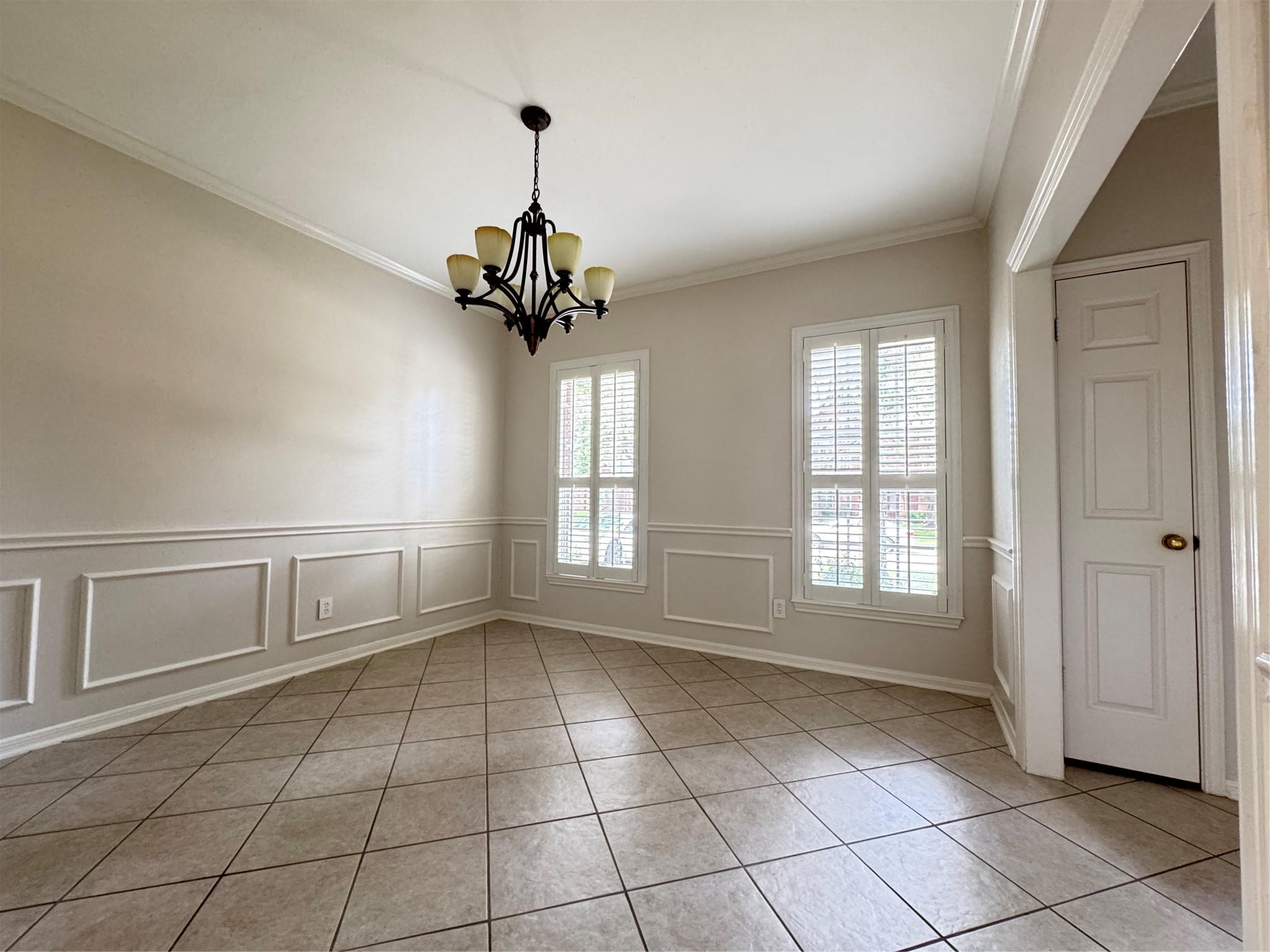 6926 Hearthside Drive Property Photo 3