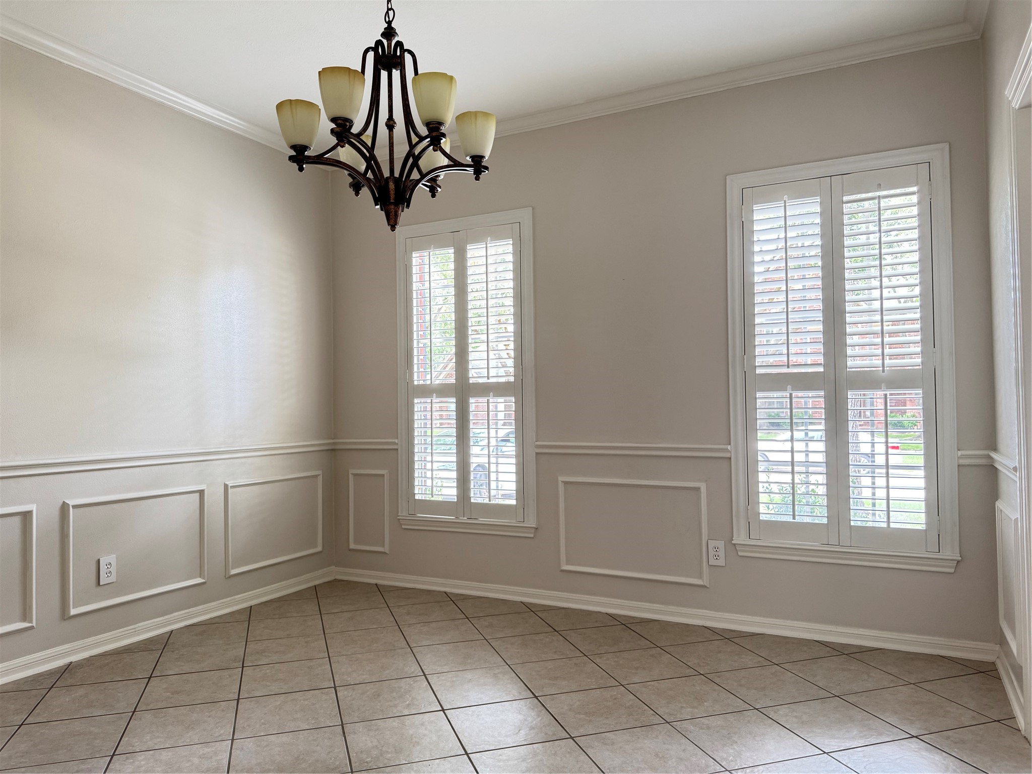 6926 Hearthside Drive Property Photo 5