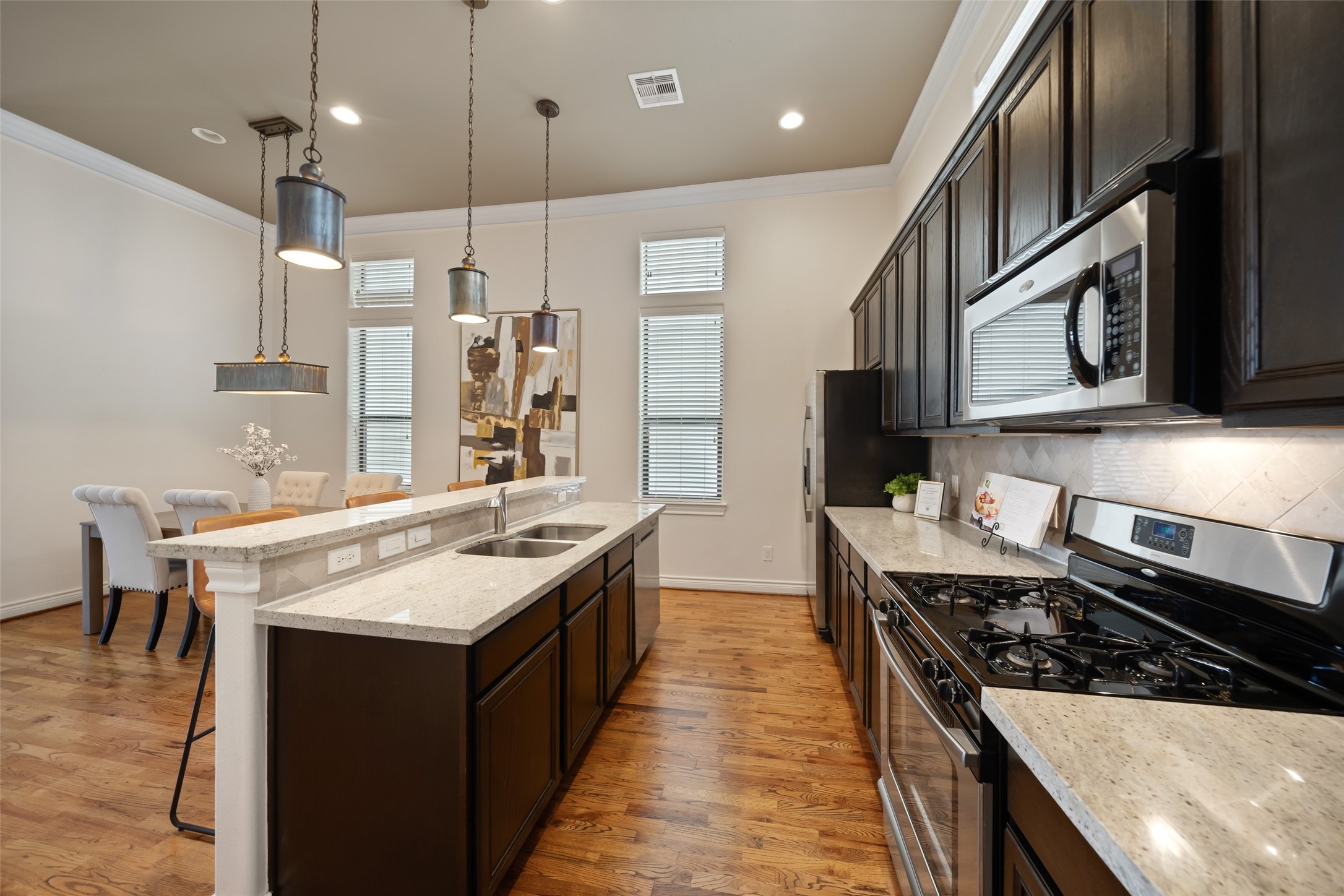 1716 Dart Street Property Photo 12