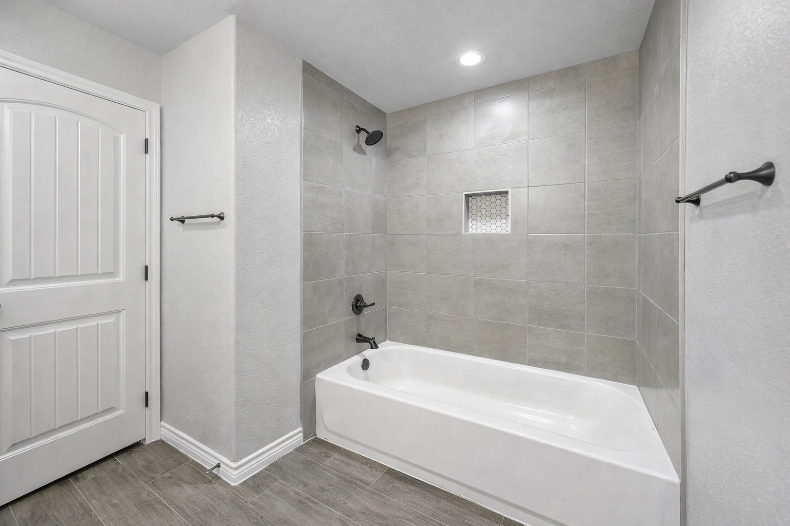 228 Saint Charles Drive B Property Photo 9