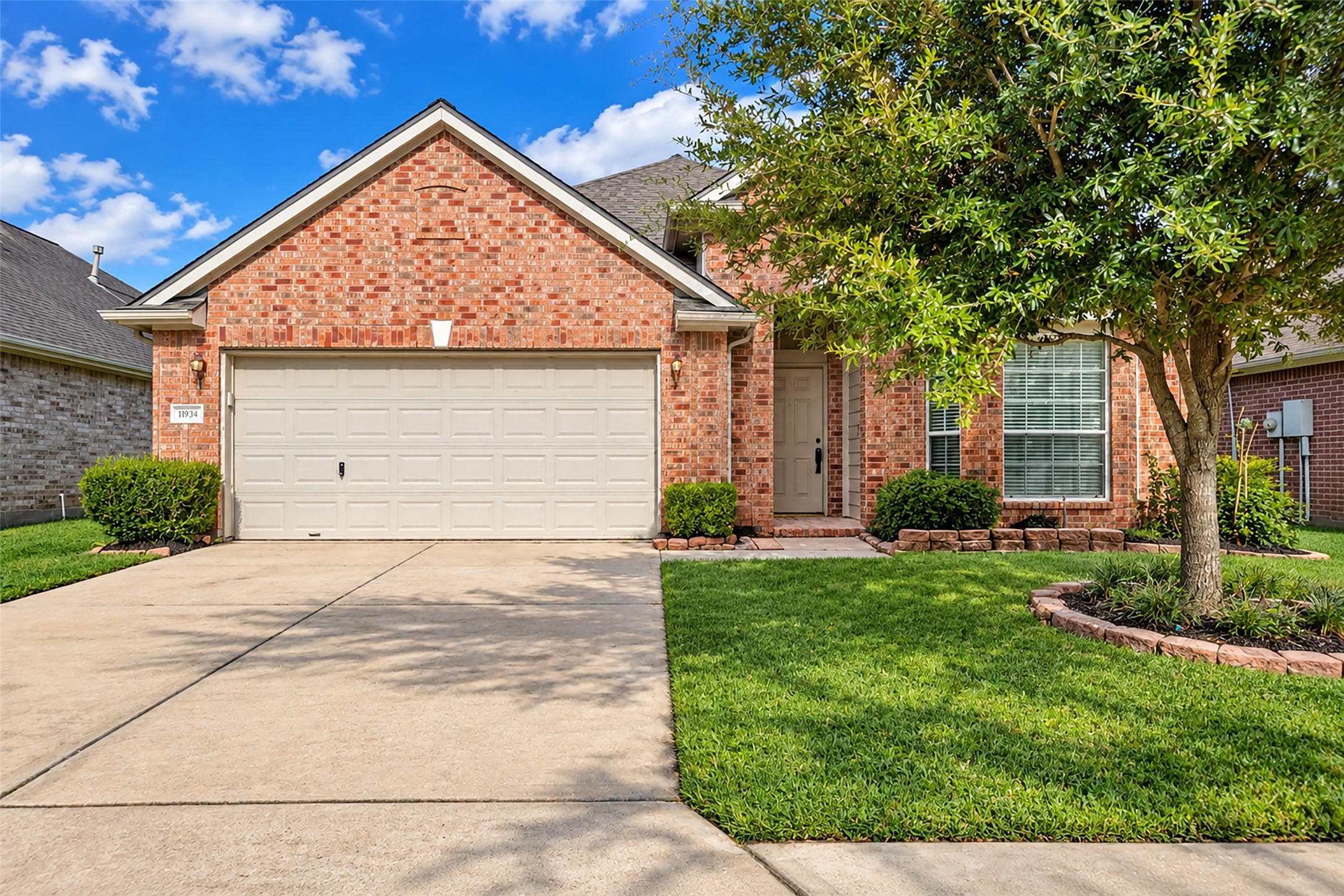11934 Leaf Oak Drive Property Photo 1
