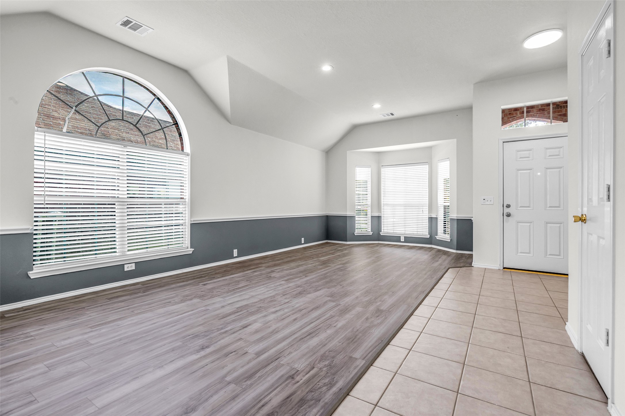11934 Leaf Oak Drive Property Photo 3