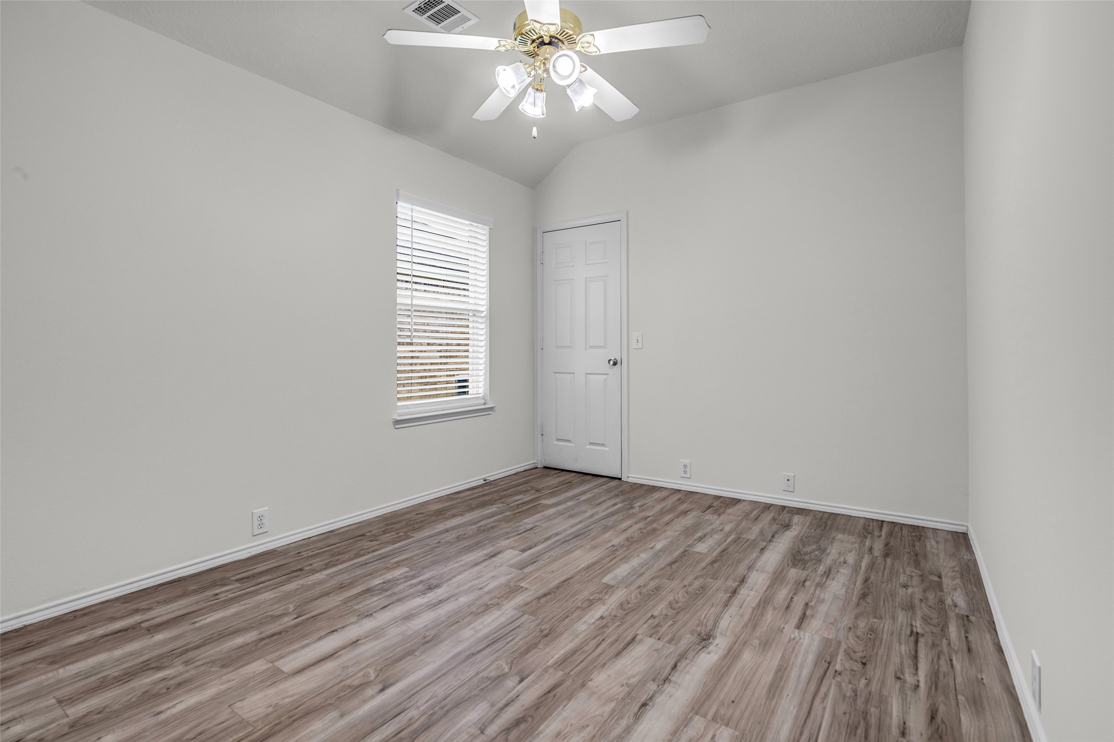 11934 Leaf Oak Drive Property Photo 14