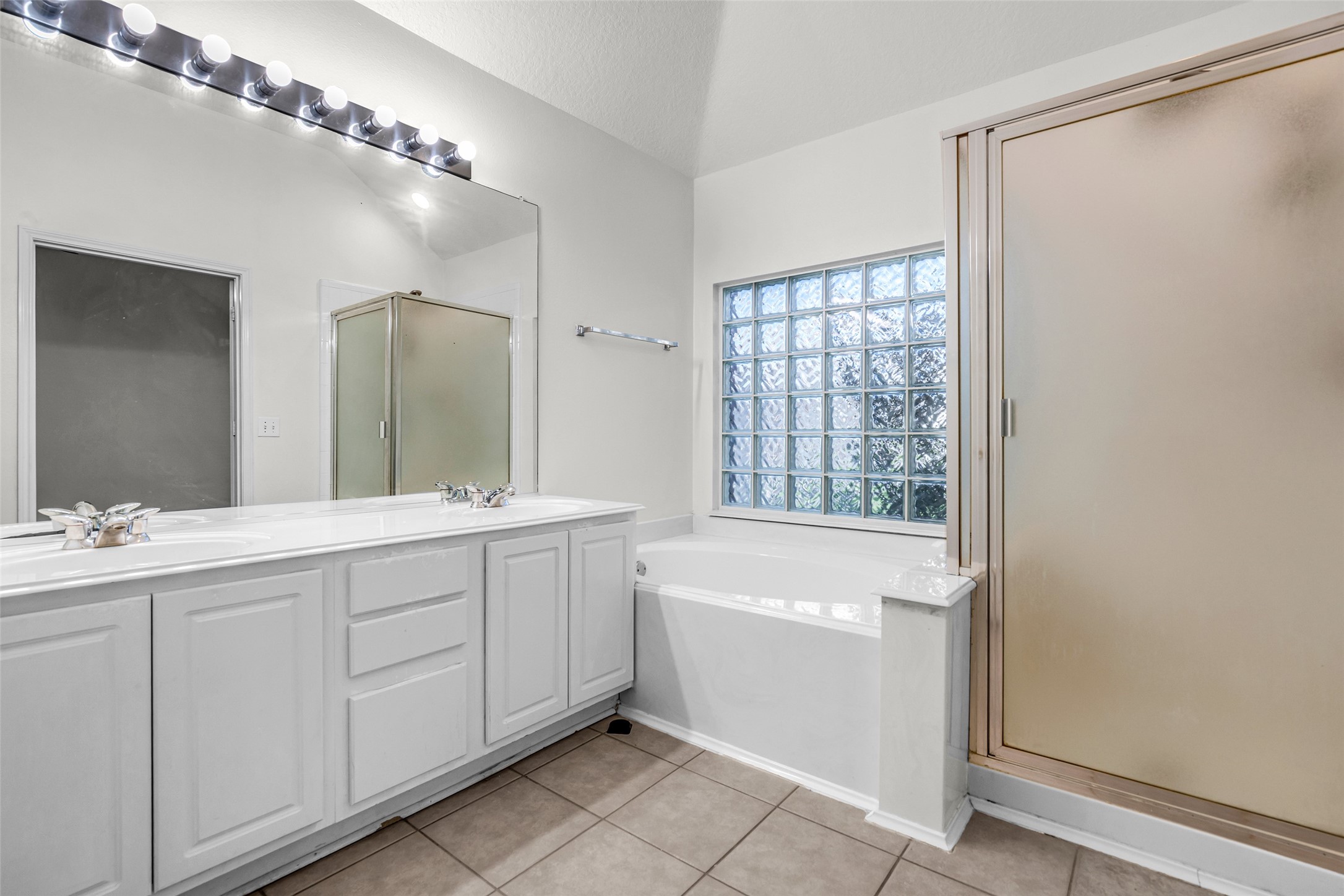 11934 Leaf Oak Drive Property Photo 15