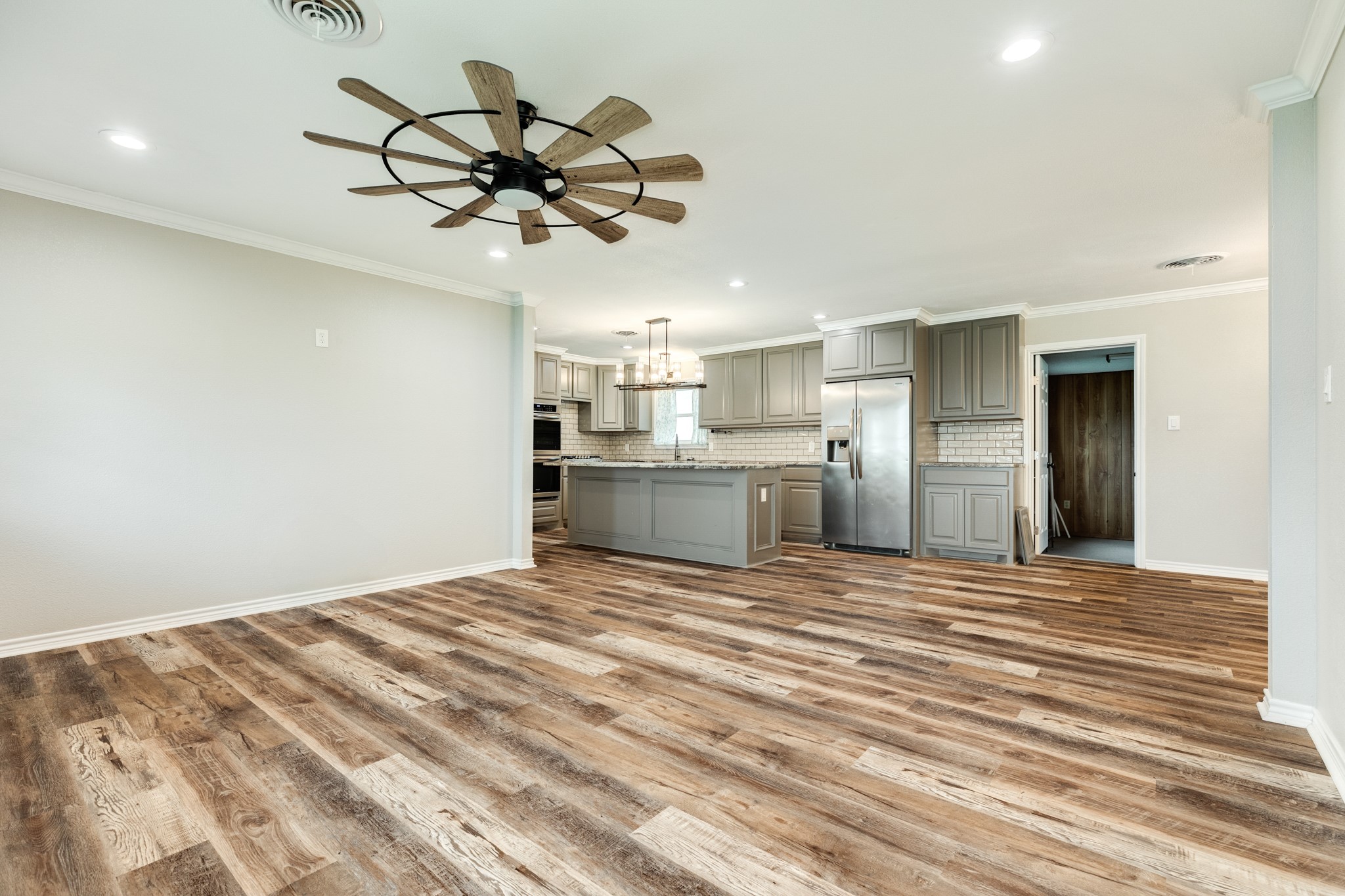18035 Highway 111 Property Photo 6
