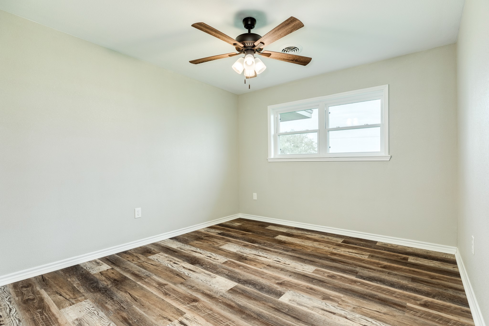 18035 Highway 111 Property Photo 16