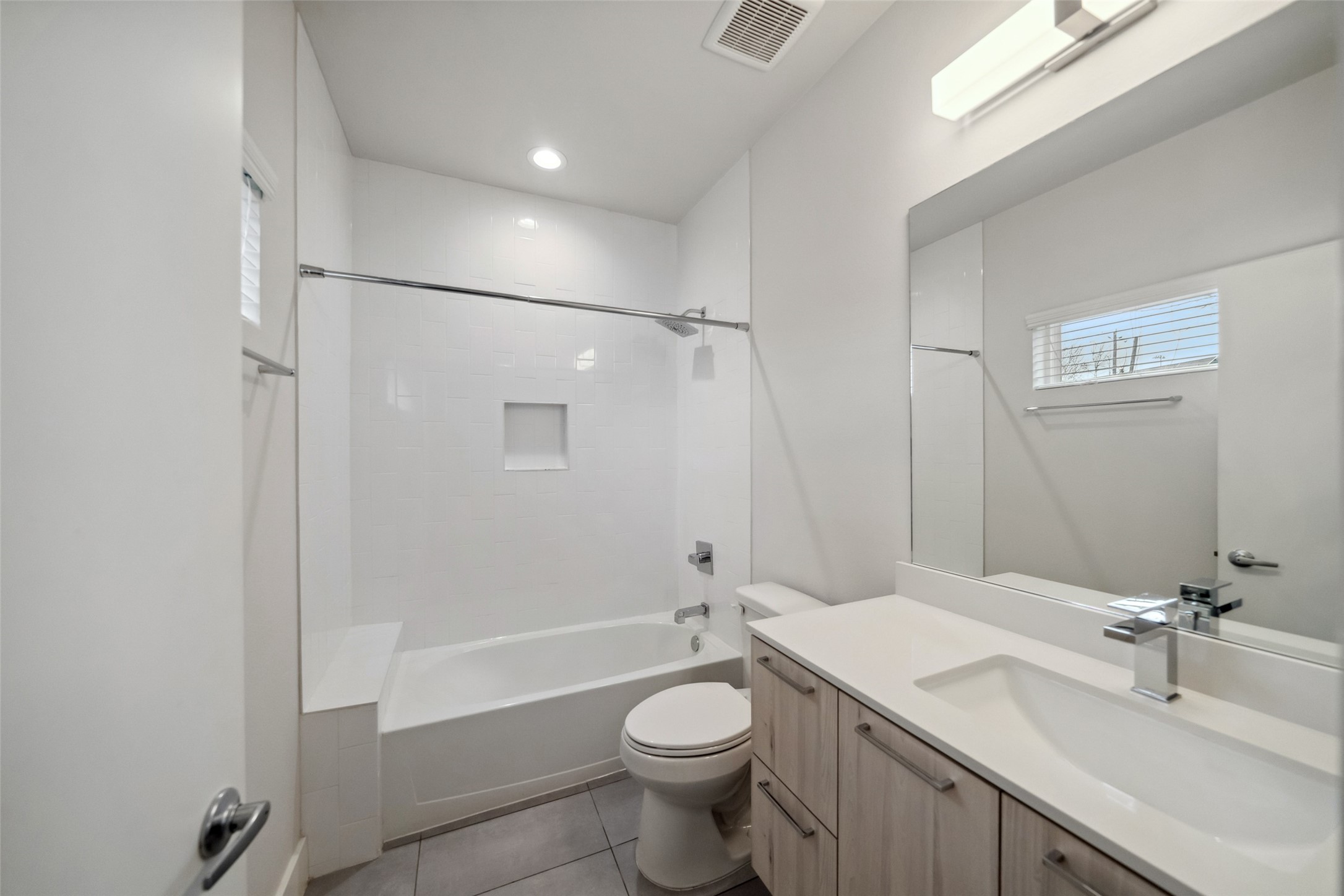 2130 Dennis Street Property Photo 4