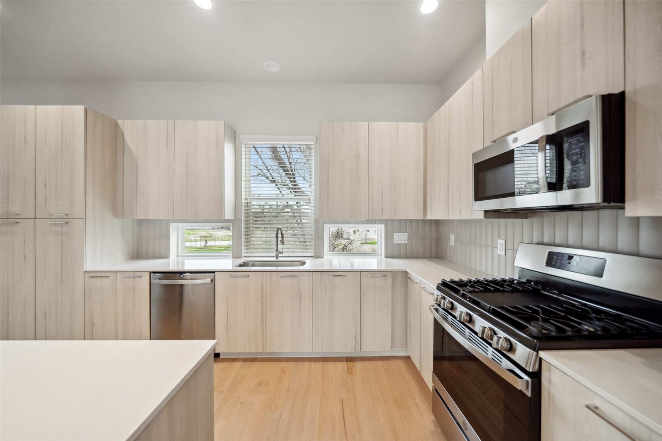 2130 Dennis Street Property Photo 12