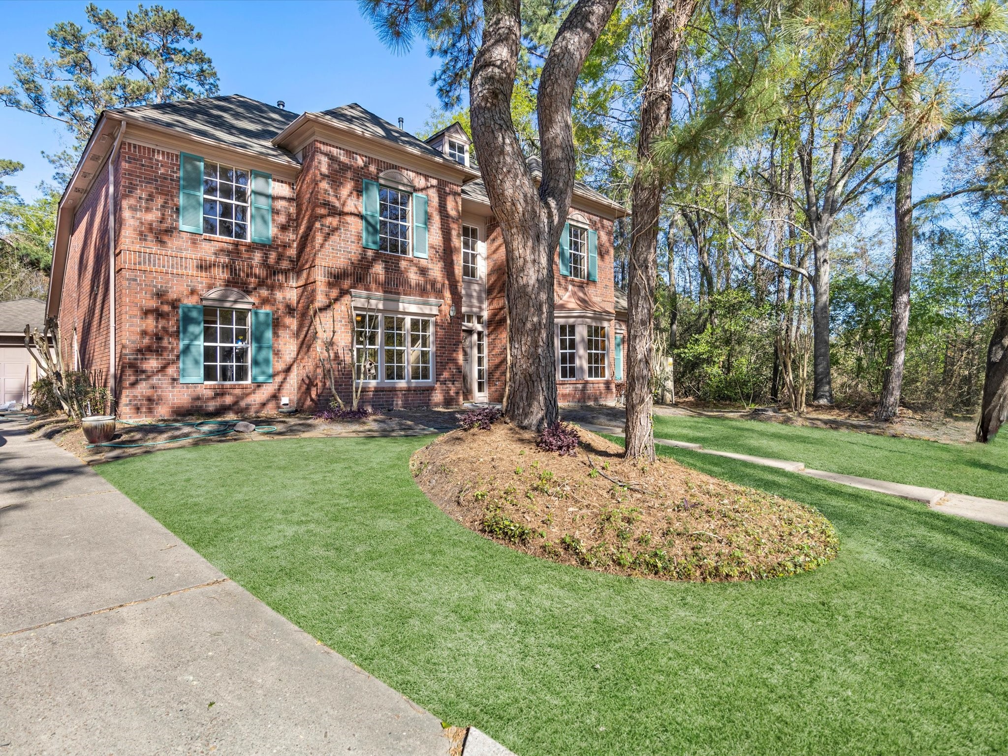 3319 Emerald Grove Drive Property Photo 2