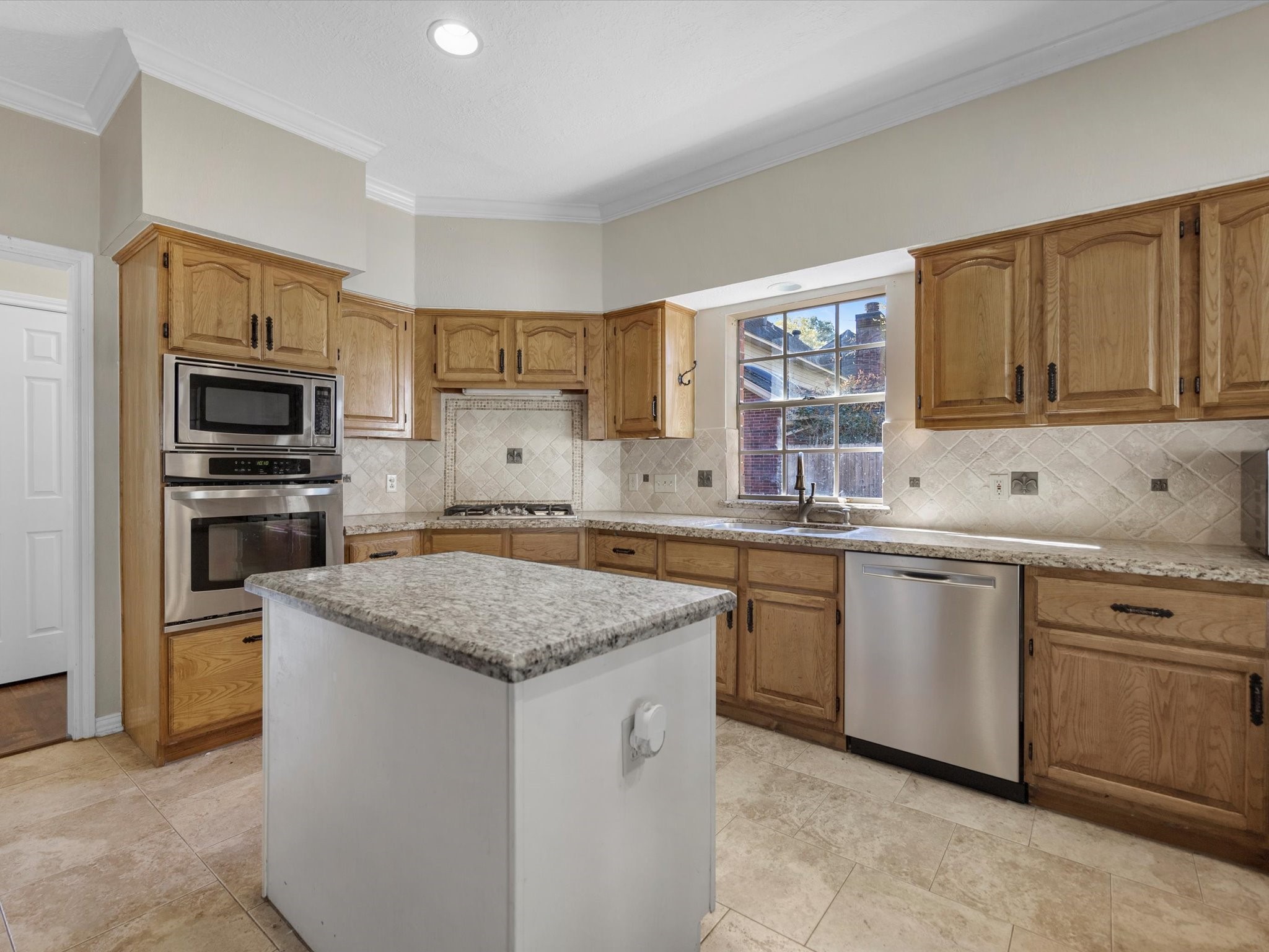 3319 Emerald Grove Drive Property Photo 6