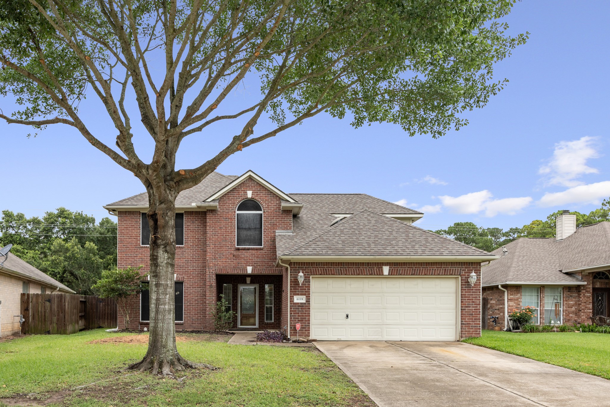 6118 Pine Lakes Drive Property Photo 1