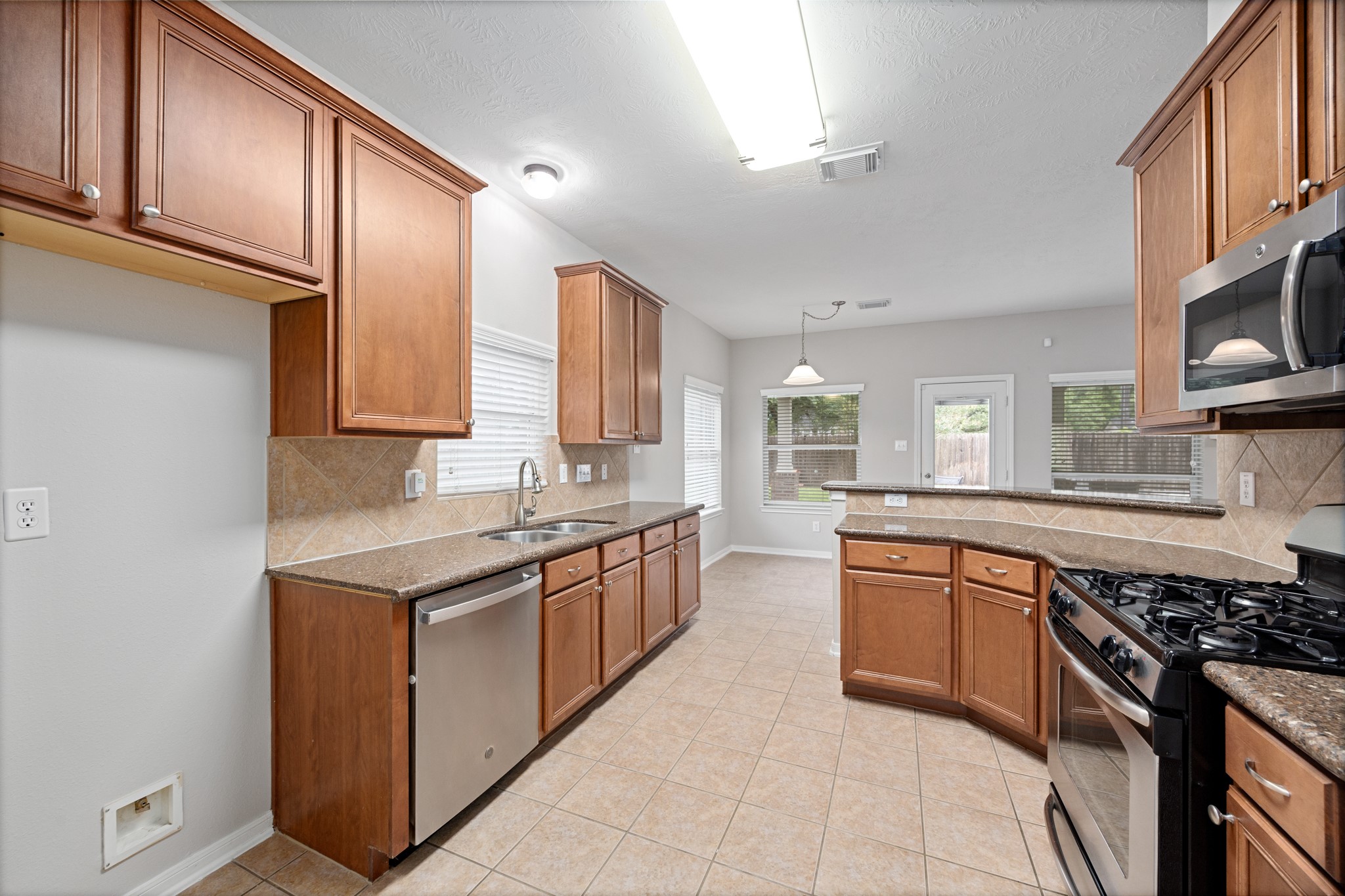 6118 Pine Lakes Drive Property Photo 5