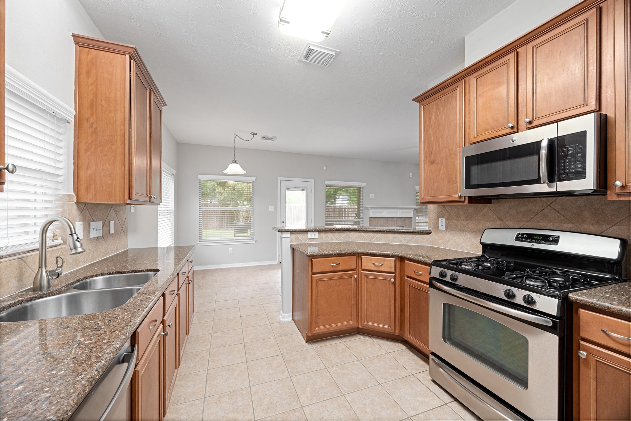 6118 Pine Lakes Drive Property Photo 6
