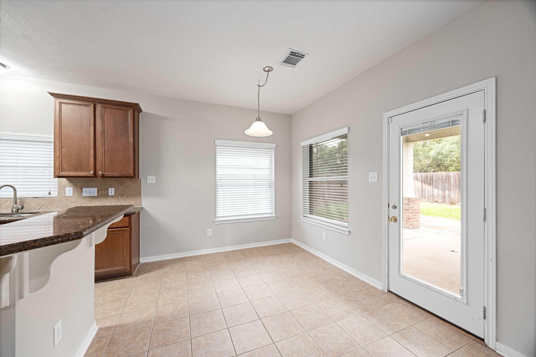 6118 Pine Lakes Drive Property Photo 9