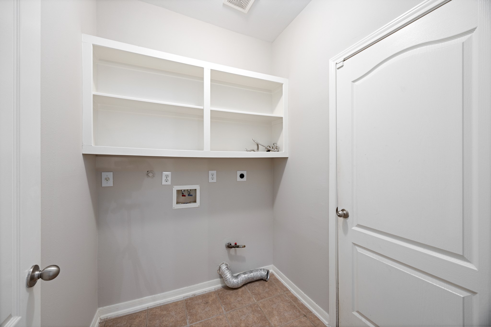 6118 Pine Lakes Drive Property Photo 10