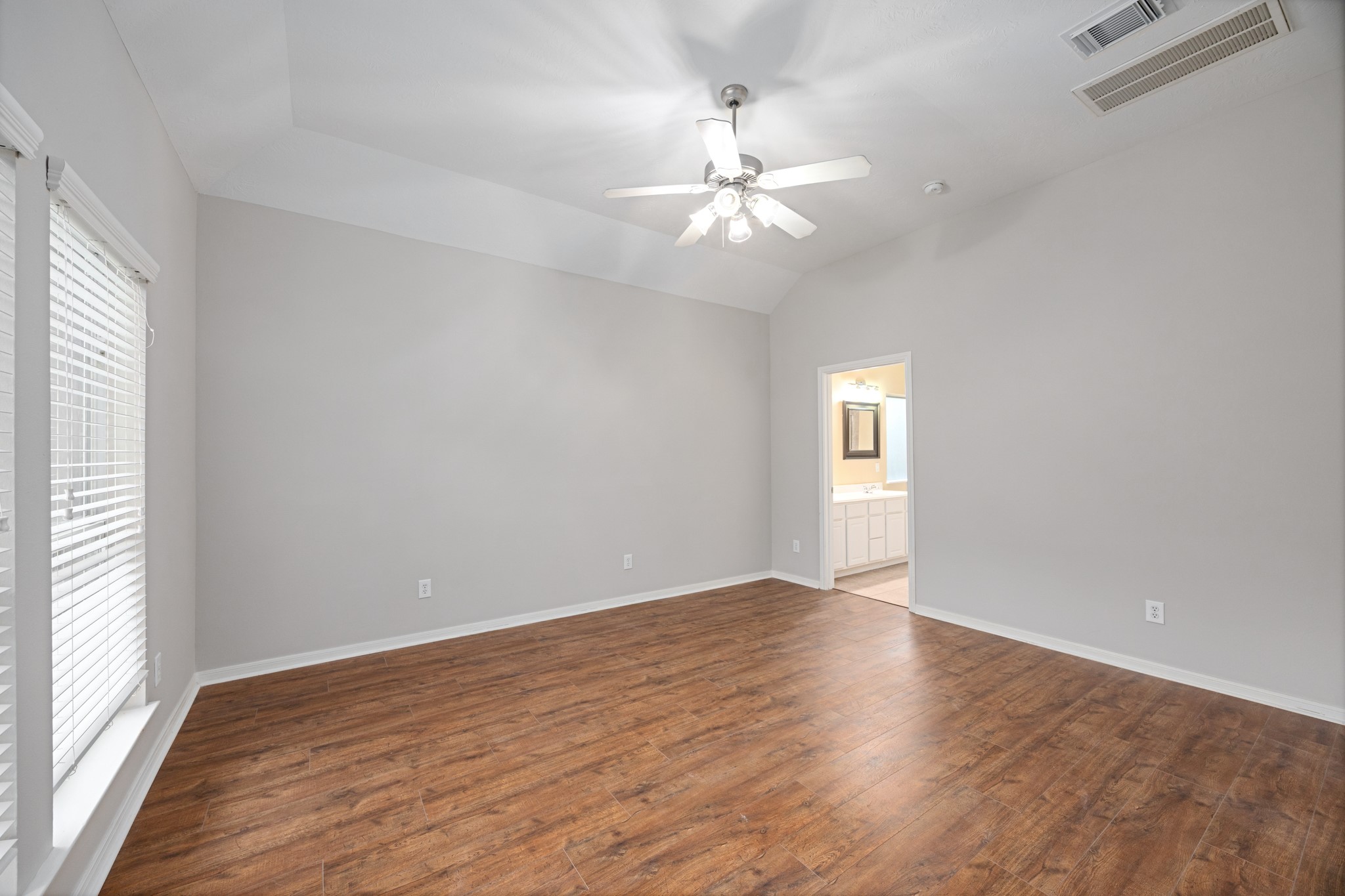 6118 Pine Lakes Drive Property Photo 15