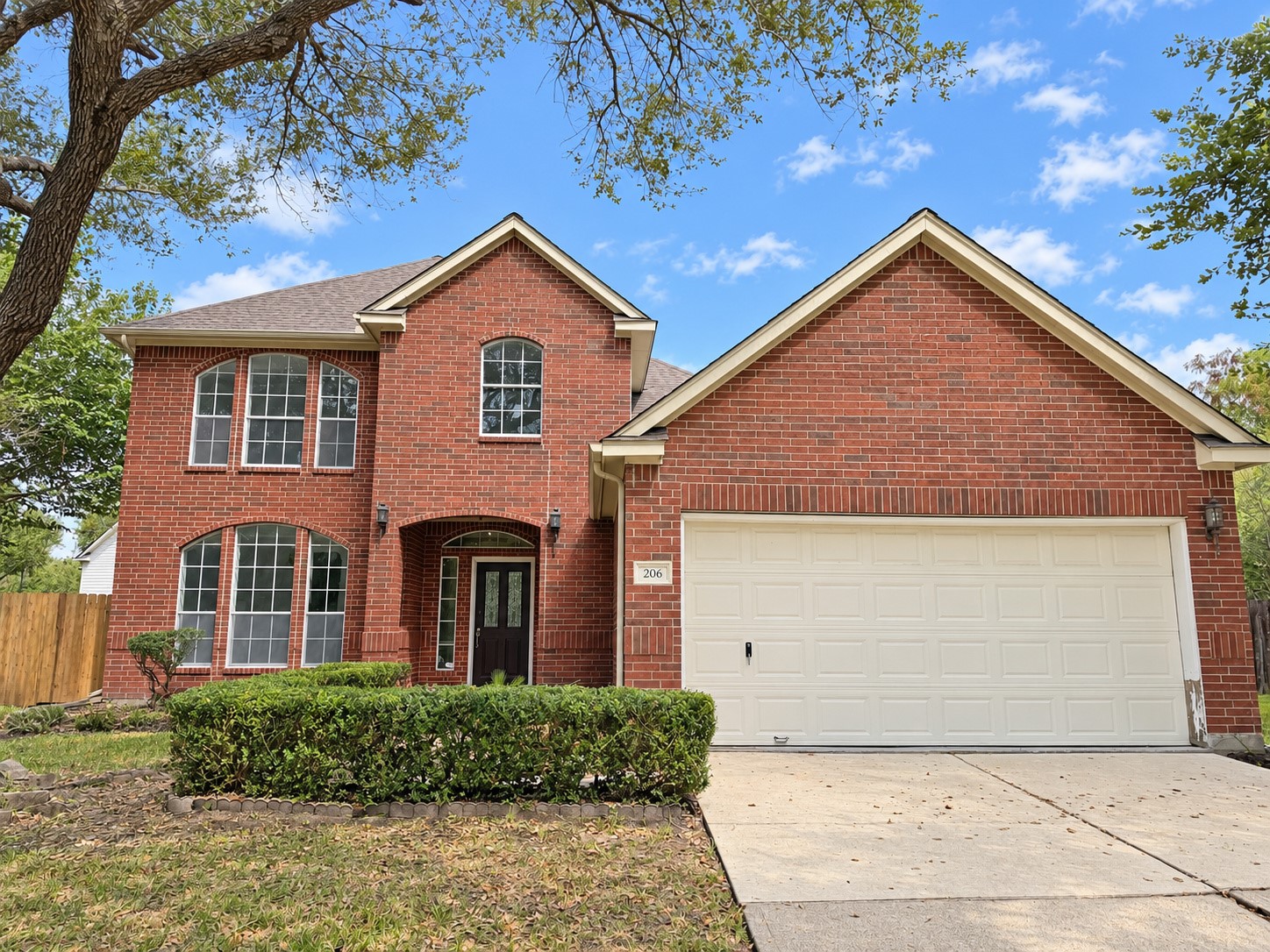 206 Hartwood Court Property Photo 1