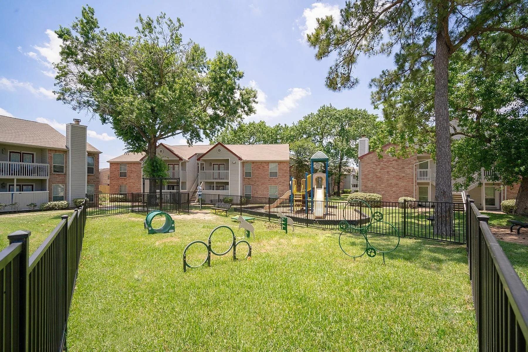 12800 Woodforest Boulevard N0404 Property Photo 2