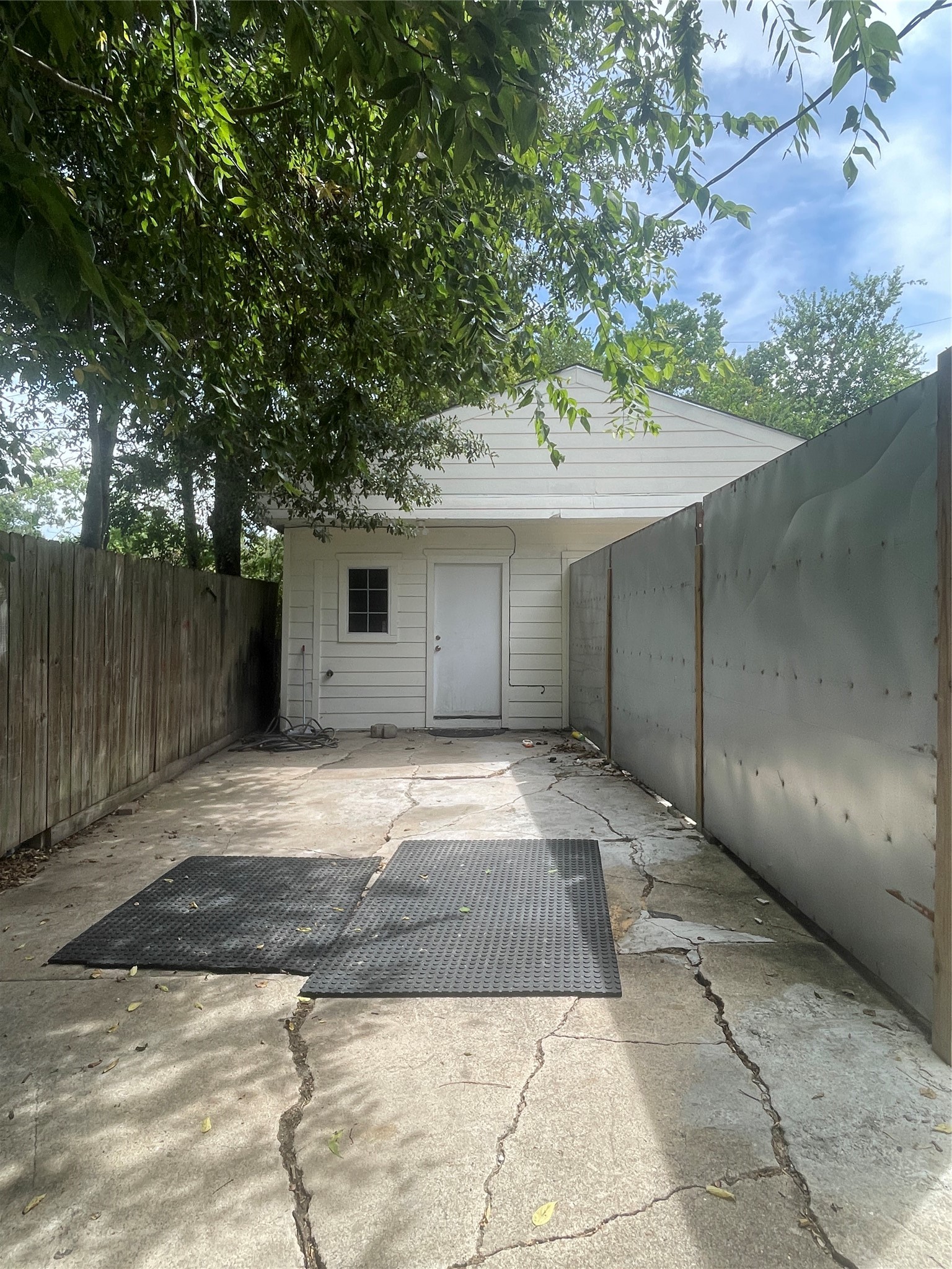 13105 Chiswick Road Property Photo 1