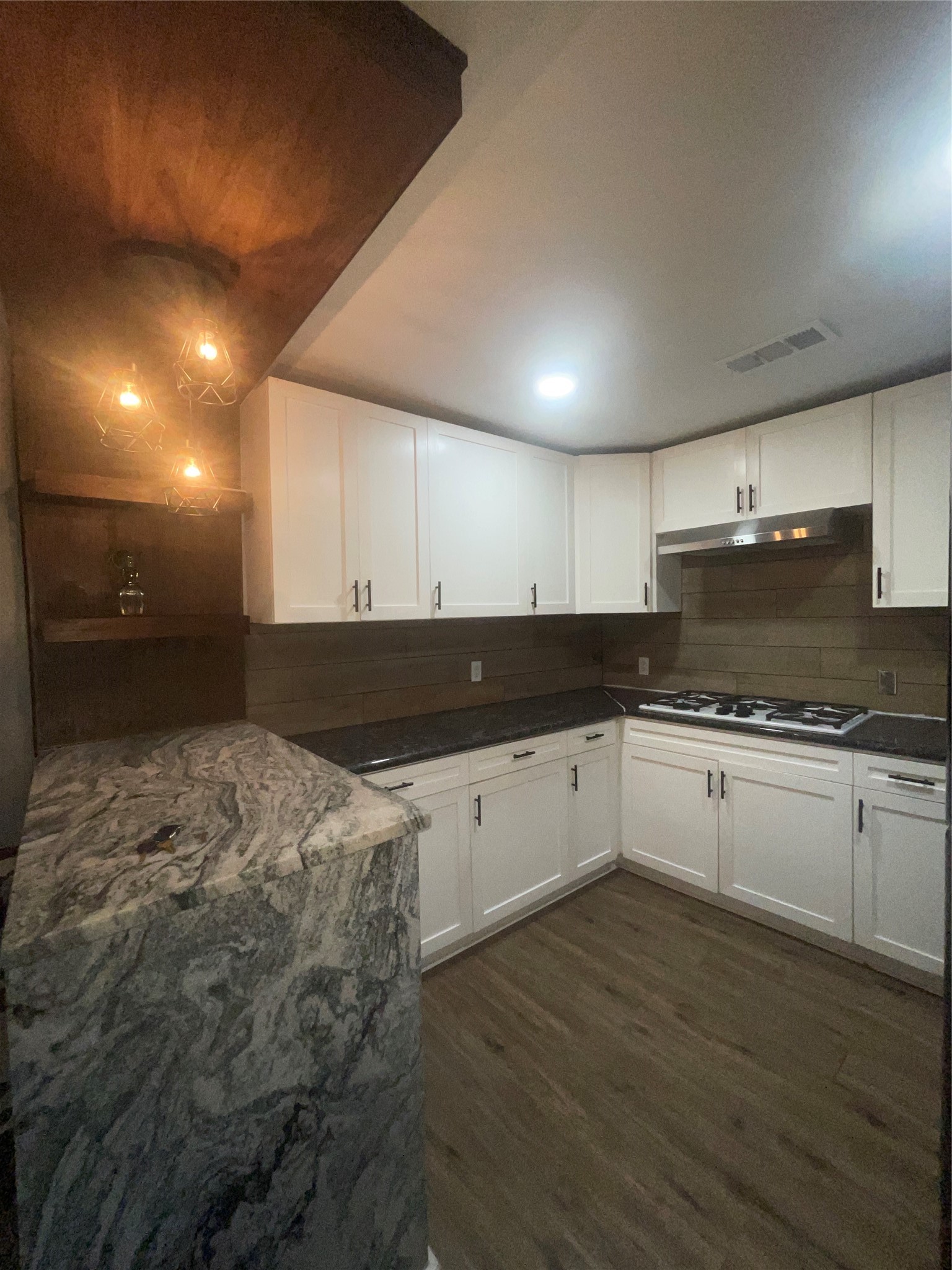 13105 Chiswick Road Property Photo 5