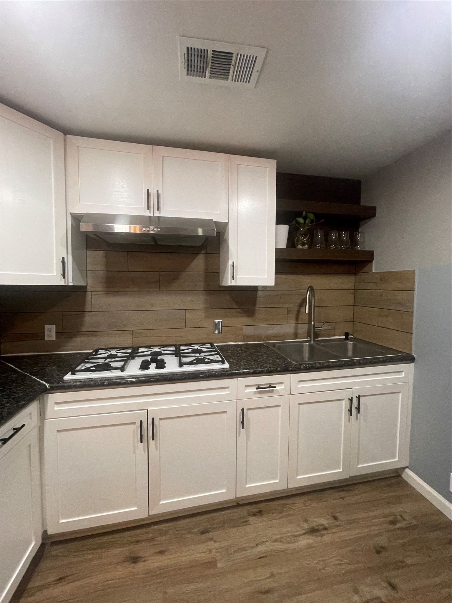 13105 Chiswick Road Property Photo 7