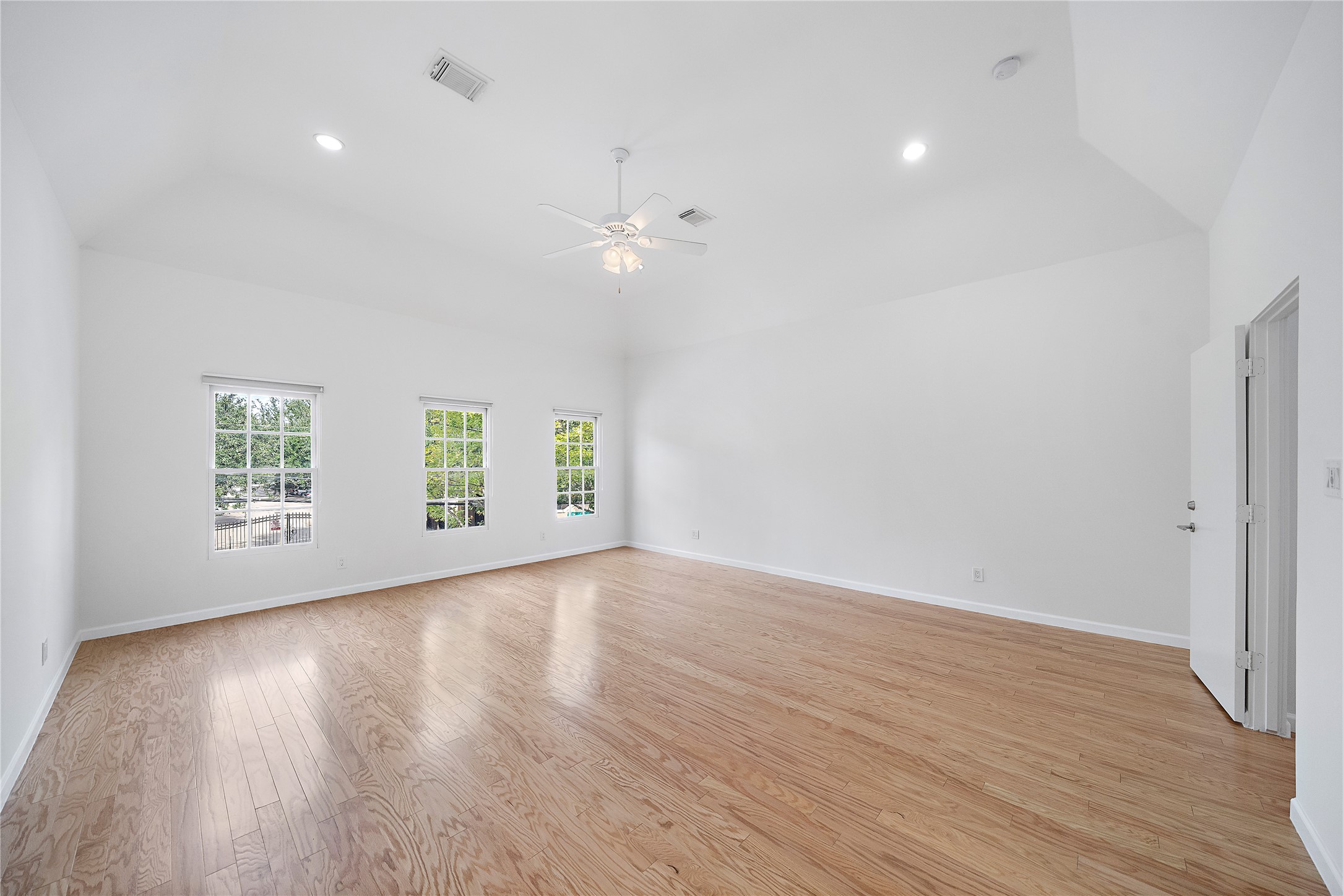 2437 North Boulevard Property Photo 17