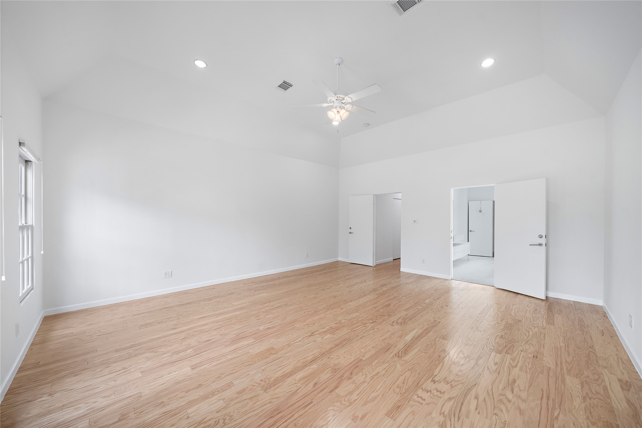 2437 North Boulevard Property Photo 18