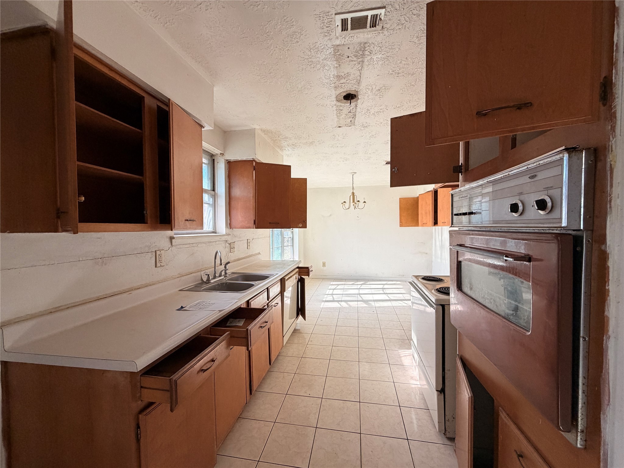 11807 Sharpview Drive Property Photo 11