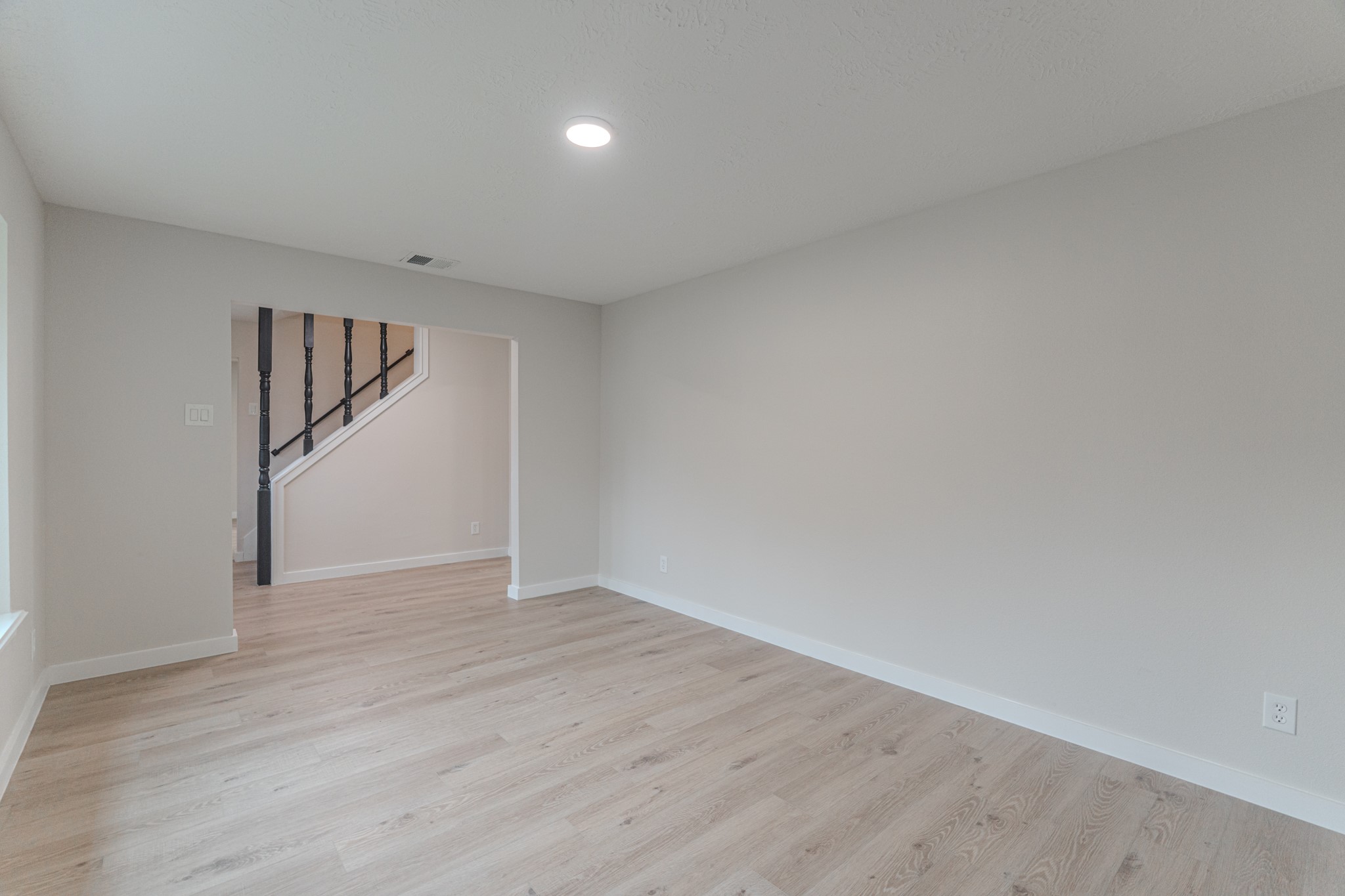 28814 Enchanted Drive Property Photo 7