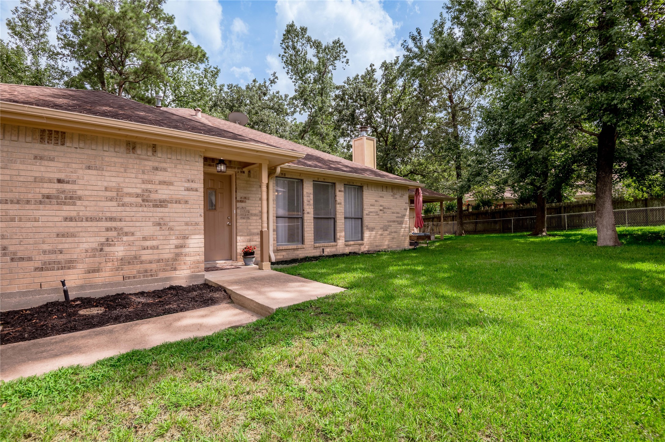 2232 Azalea Circle Property Photo 2