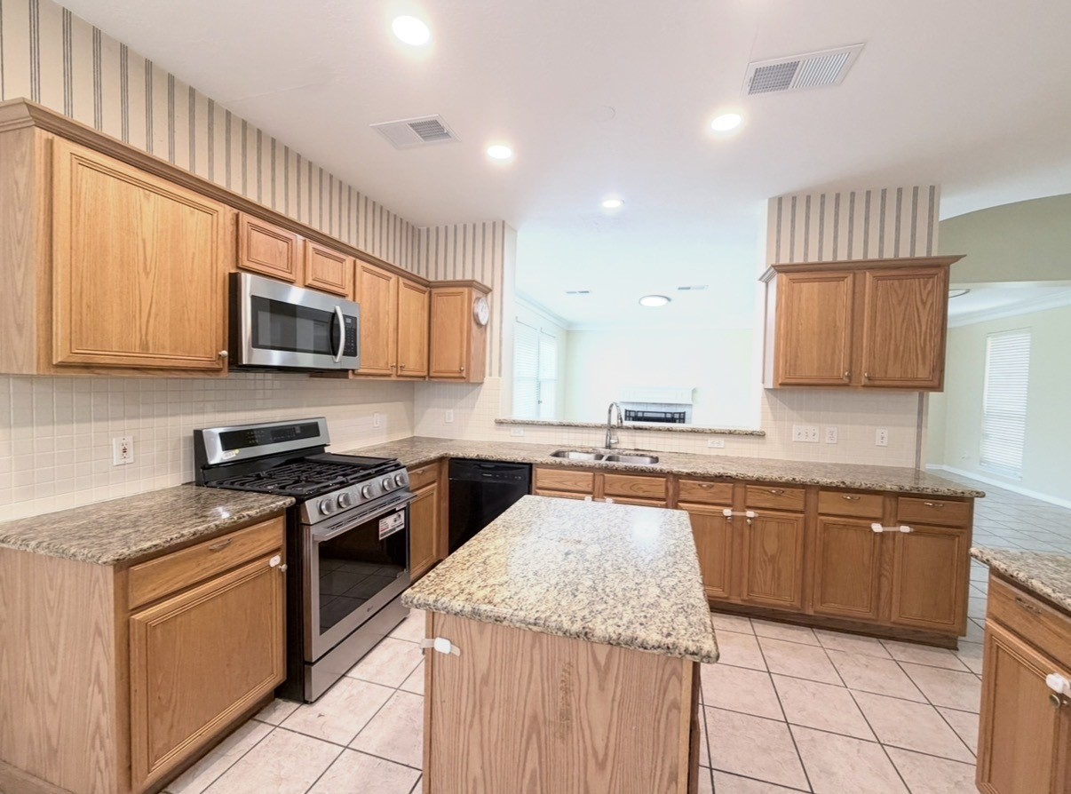 12211 Meadow Crest Court Property Photo 8