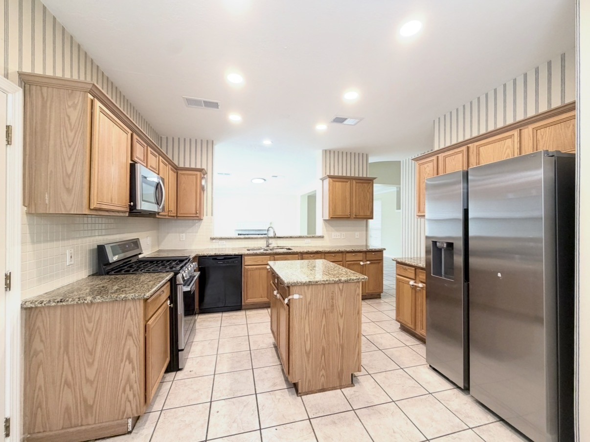 12211 Meadow Crest Court Property Photo 9
