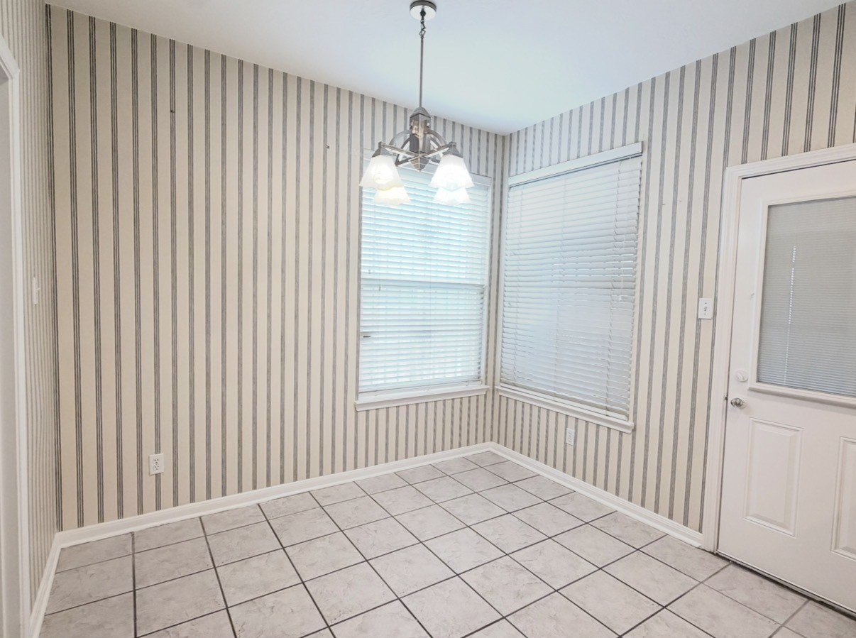 12211 Meadow Crest Court Property Photo 10