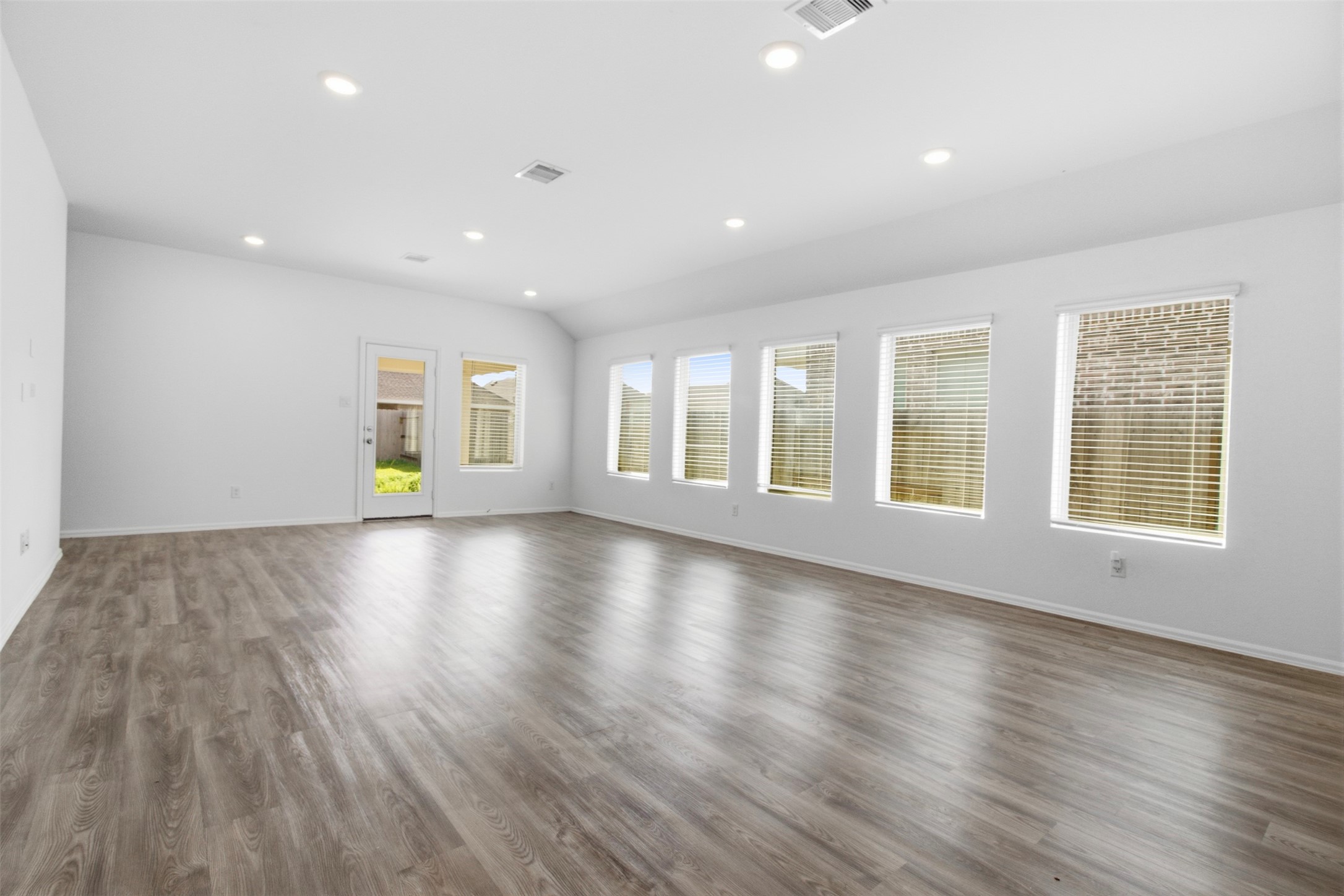 5111 Winslow Grove Drive Property Photo 4
