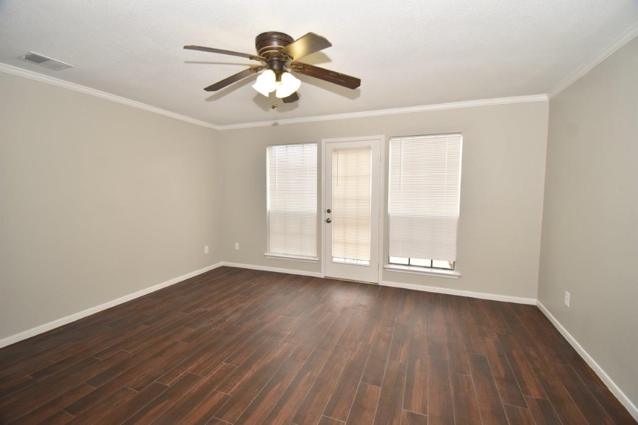 9007 Woodleigh Property Photo 7