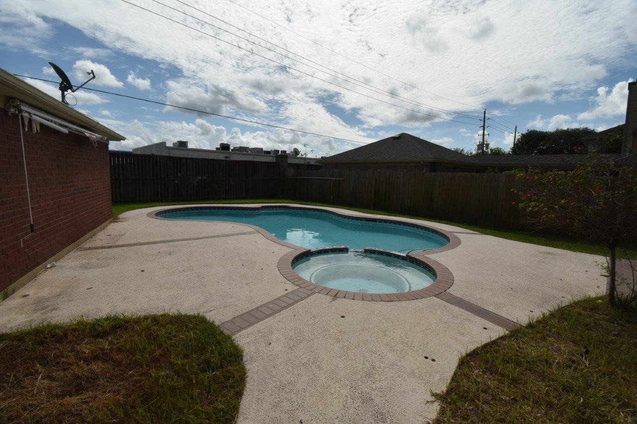 9007 Woodleigh Property Photo 15