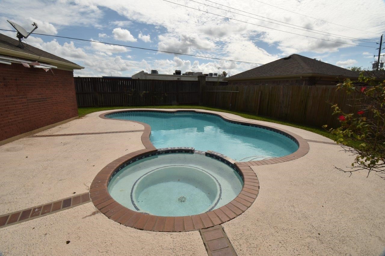 9007 Woodleigh Property Photo 16