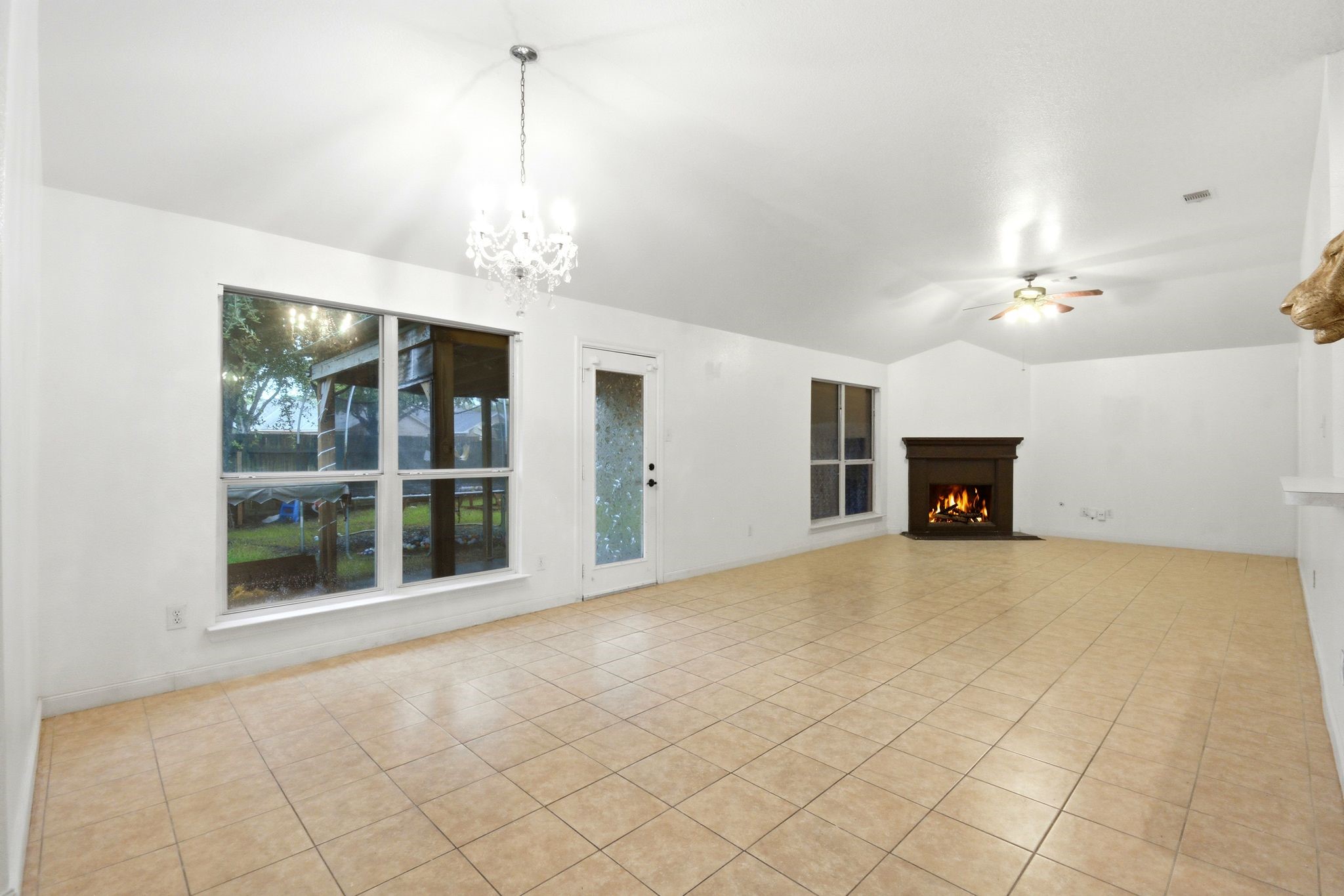 111 Thunder Basin Drive Property Photo 9