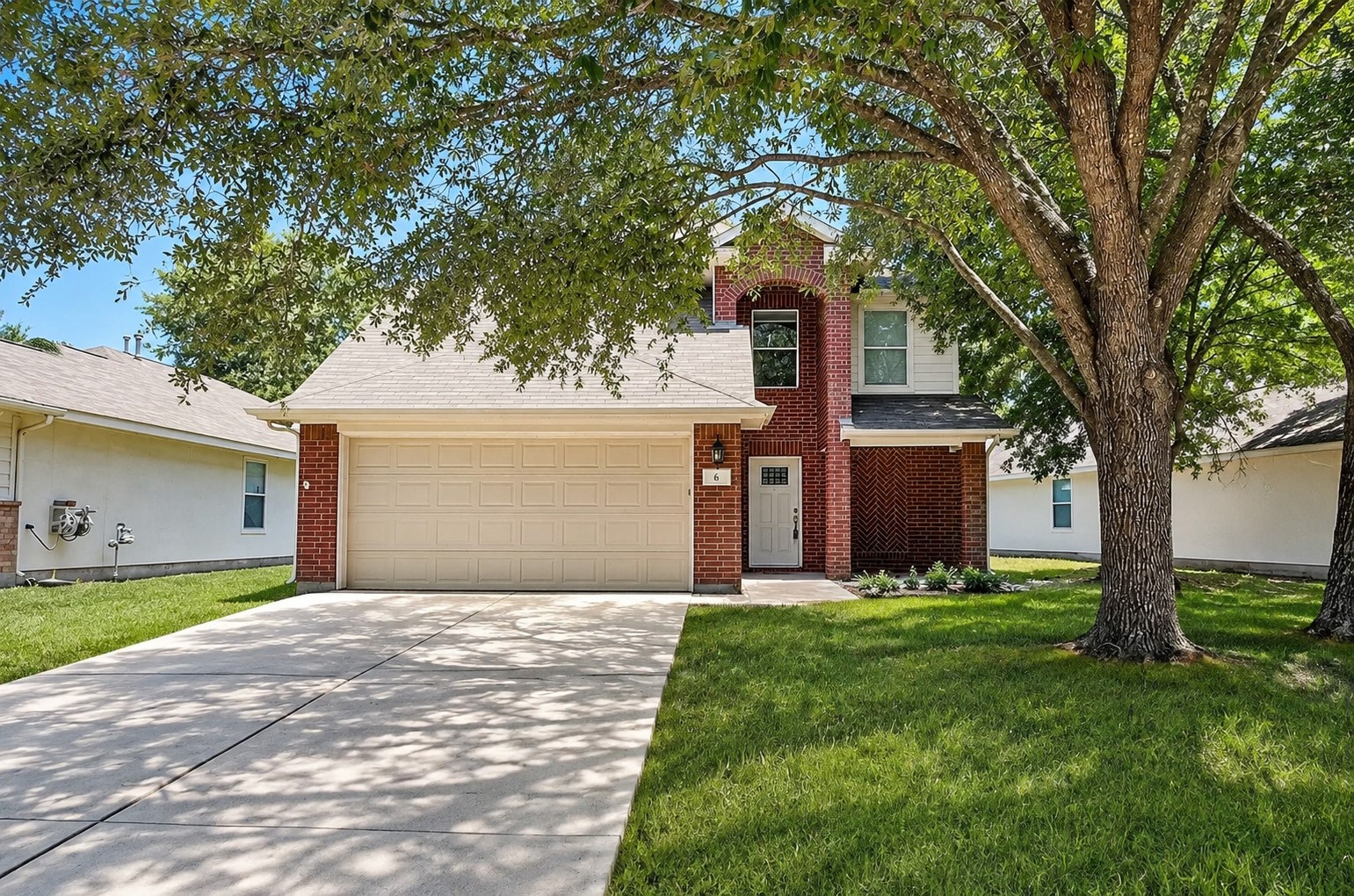 6 Thicket Grove Place Property Photo 2